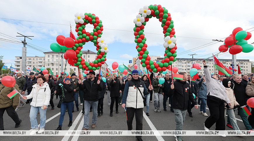 "Шэсце пакаленняў", ваенны парад, інтэрактыўныя пляцоўкі. У Віцебску адзначылi Дзень Перамогі