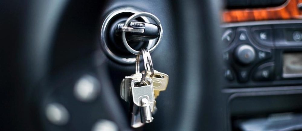 Угнал авто за несколько секунд, однако далеко не уехал