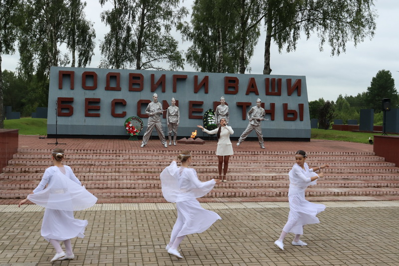 Участники фестиваля: Мы сегодня живем, потому что они заплатили за Победу высочайшую цену… Мы помним