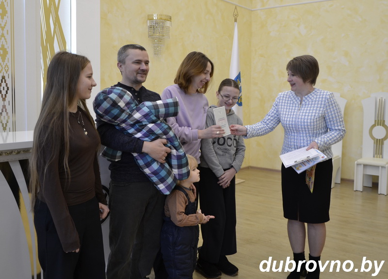 В Дубровно состоялась торжественная регистрация первого новорожденного 2026 года