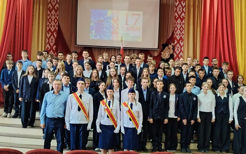 Фотофакт: В учреждениях образования Дубровенщины проходят мероприятия, посвященные Дню народного единства