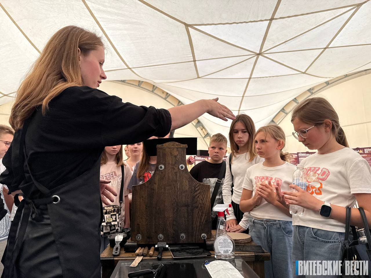 Мастер-классы, творческая встреча и выставка «Страницы Победы». Павильон Витебской области представили на XXXII Дне белорусской письменности в Лиде