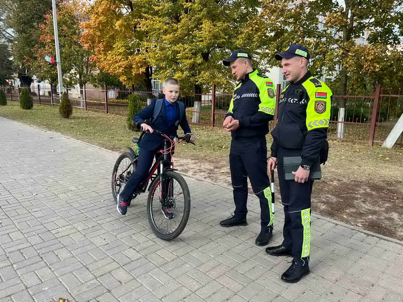 Фотофакт: Сотрудники Дубровенской госавтоинспекции проводят рейдовые мероприятия