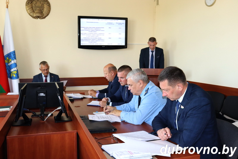 В Дубровенском РИК подвели итоги социально-экономического развития района за истекший период