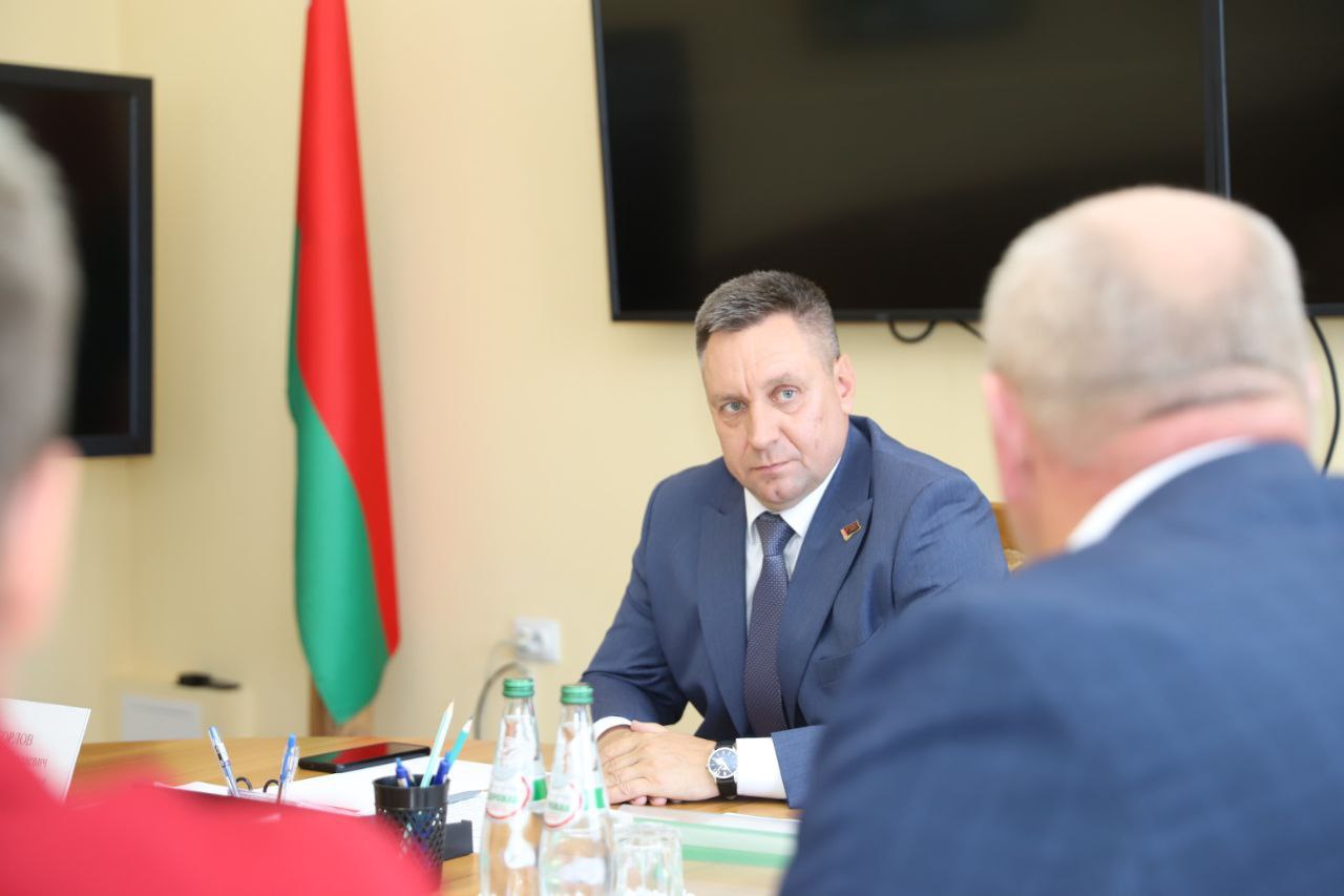 Министр сельского хозяйства и продовольствия оценил ход уборочной кампании в Докшицком районе