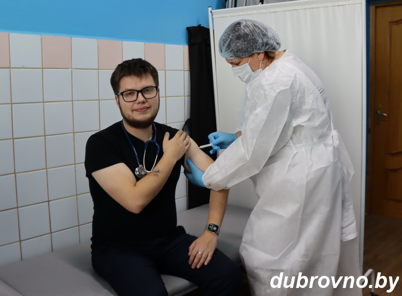 Прививочная кампания среди населения Дубровенского района идет полным ходом