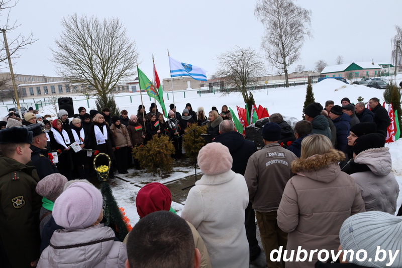 Фотофакт: Митинг, посвященный Дню памяти воинов-интернационалистов, прошел в Дубровно