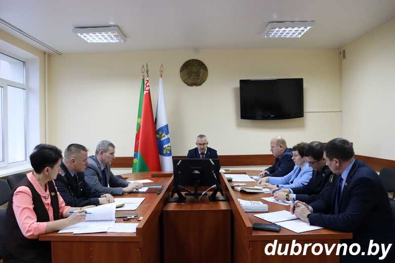 Председатель Дуброенского райисполкома провел оперативное совещание