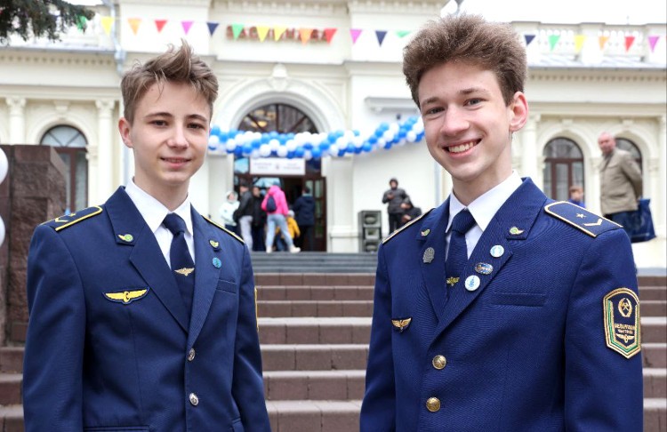 Лукашенко поздравил коллектив и воспитанников Детской железной дороги с ее 70-летием