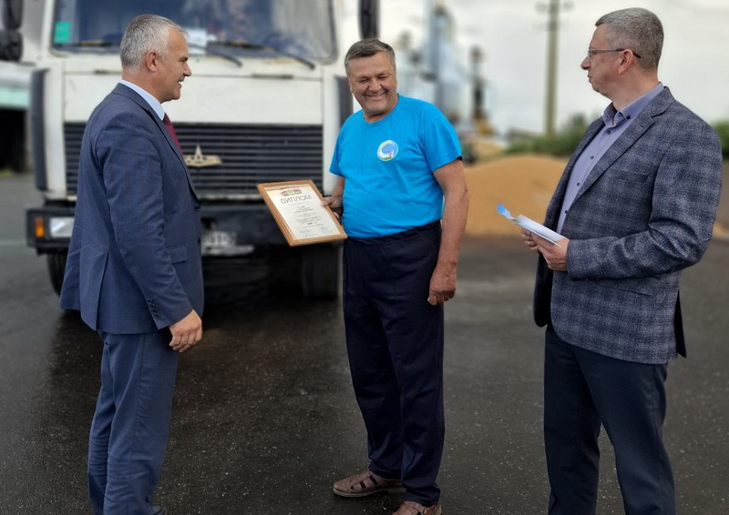 Александр Батян идет на рекорд по перевозке зерна