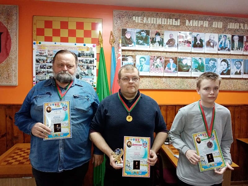 Дубровенцы приняли участие в открытом лично-командном шахматном темпо турнире