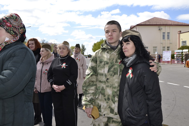 Дубровенцы почтили память павших минутой молчания