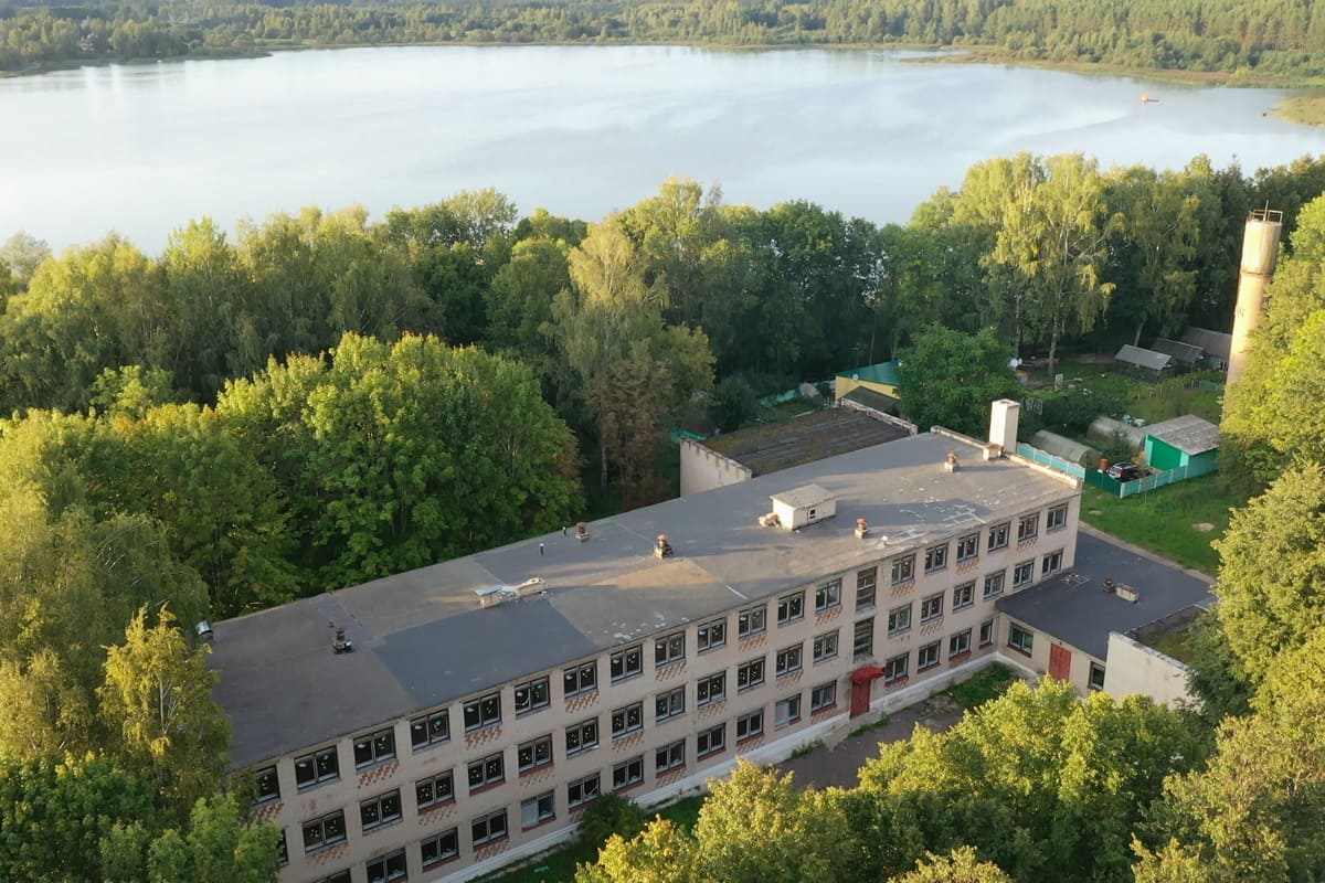 Школа на берегу озера под Витебском за 42 рубля и еще 97 объектов госимущества предлагаются к продаже на аукционе в сентябре месяце