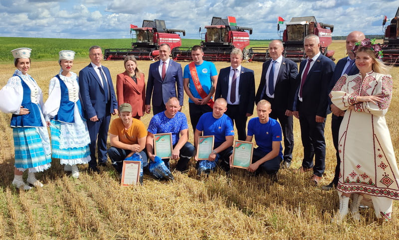 Лучший молодой комбайнер области — Артем Саратокин Генерация кода из названия