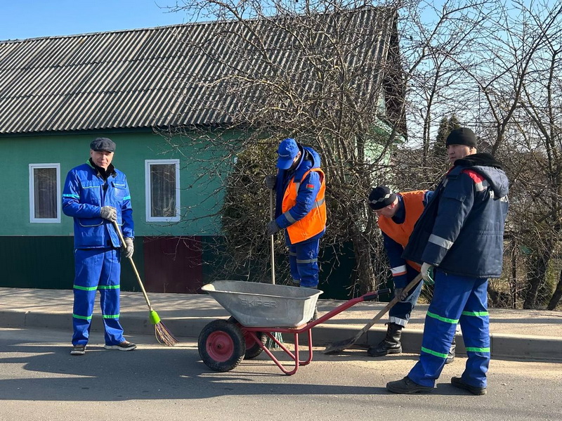 В Дубровно проходит большая весенняя уборка
