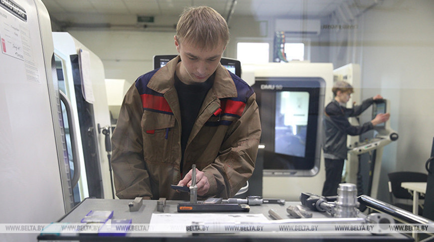 Как школьнику получить рабочую профессию, рассказали в Минобразования