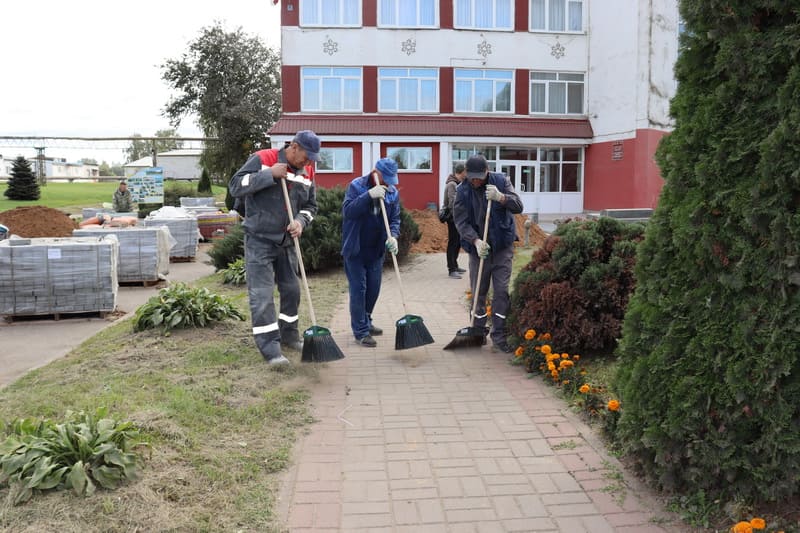В Дубровенском районе проходит субботник по наведению порядка и благоустройству территорий