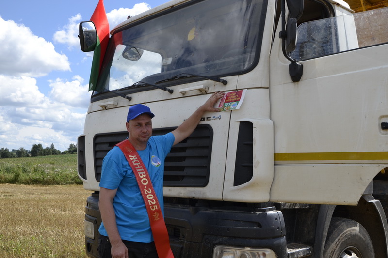 Водитель Андрей Шиманчук лучший среди молодежи в области на жатве