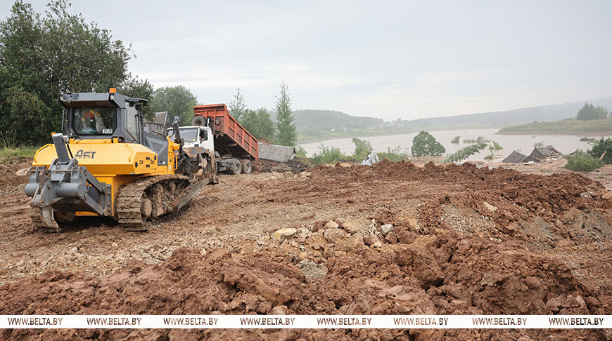 Как в Витебске устраняют последствия обвала берега Западной Двины