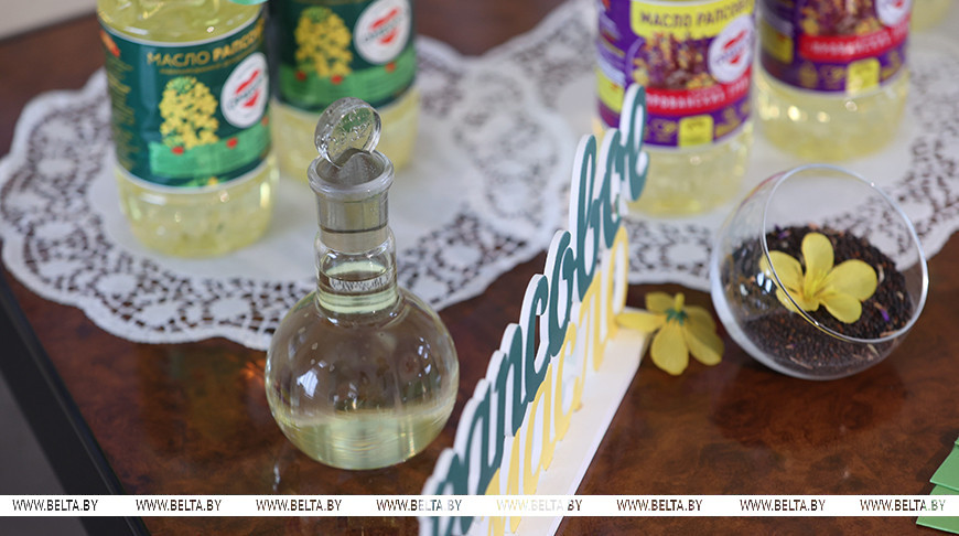 "Очень хорошая штука". Лукашенко напомнил о пользе рапсового масла для здоровья