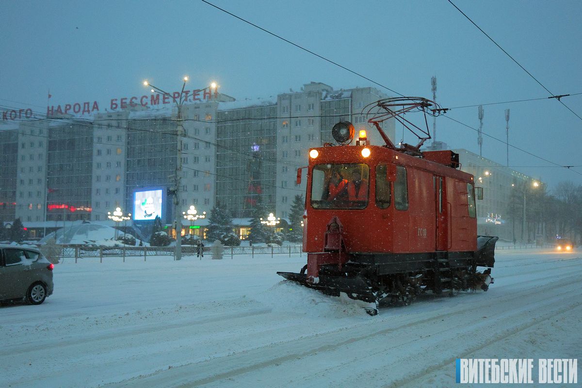 В борьбе с циклоном: в Витебской области работают более 220 единиц спецтехники и около 840 человек