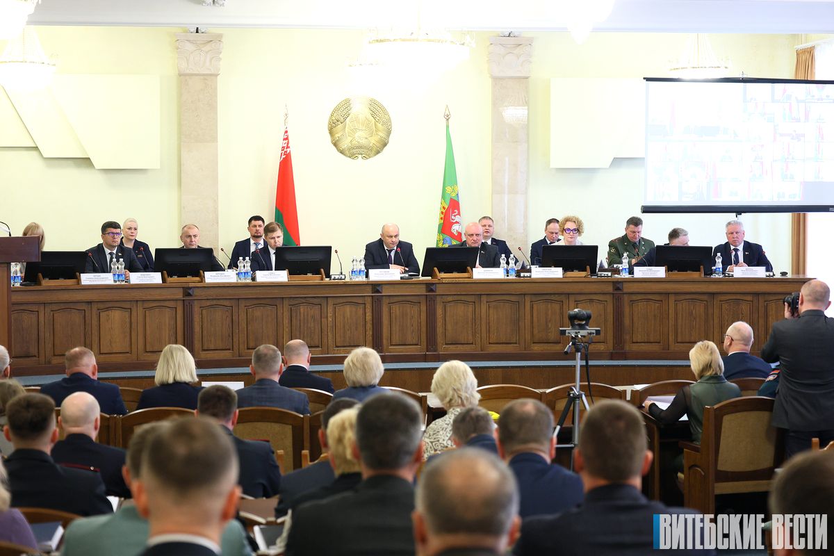 Киберугрозы, семейное неблагополучие и строительство ФОК обсудили в Витебском облисполкоме