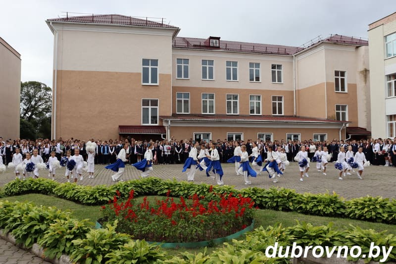 Фотофакт: Торжественные линейки прошли в Дубровно