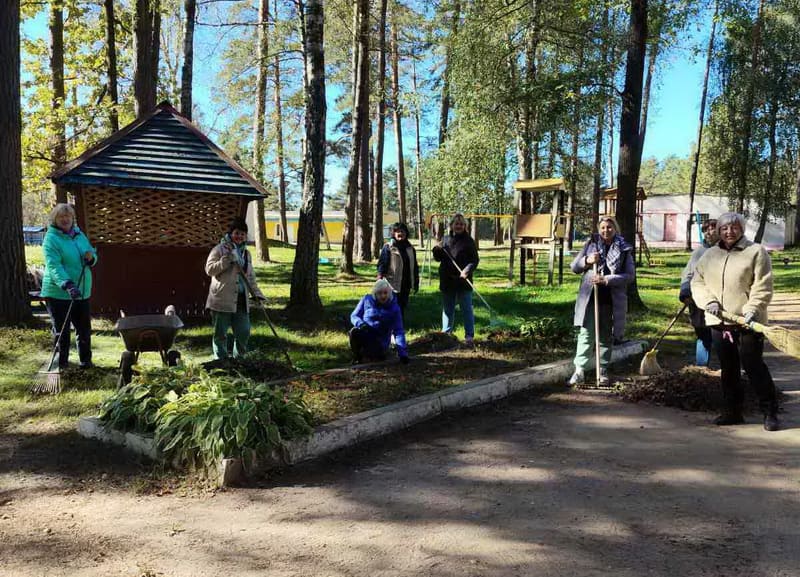 Дружно, весело и чисто — так дубровенцы оценивают свое участие в субботнике