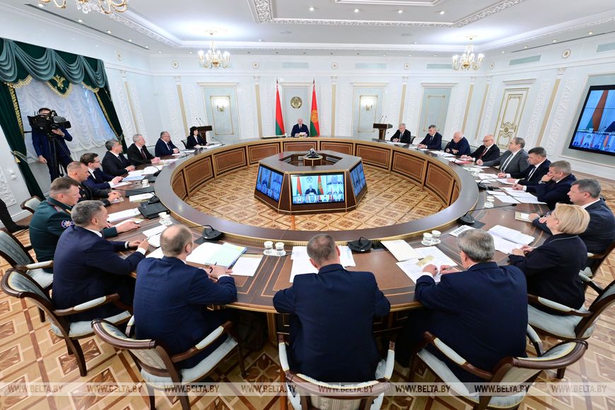 "Нужно видеть масштаб недоработок". На что ориентирует Лукашенко при проверках организаций АПК