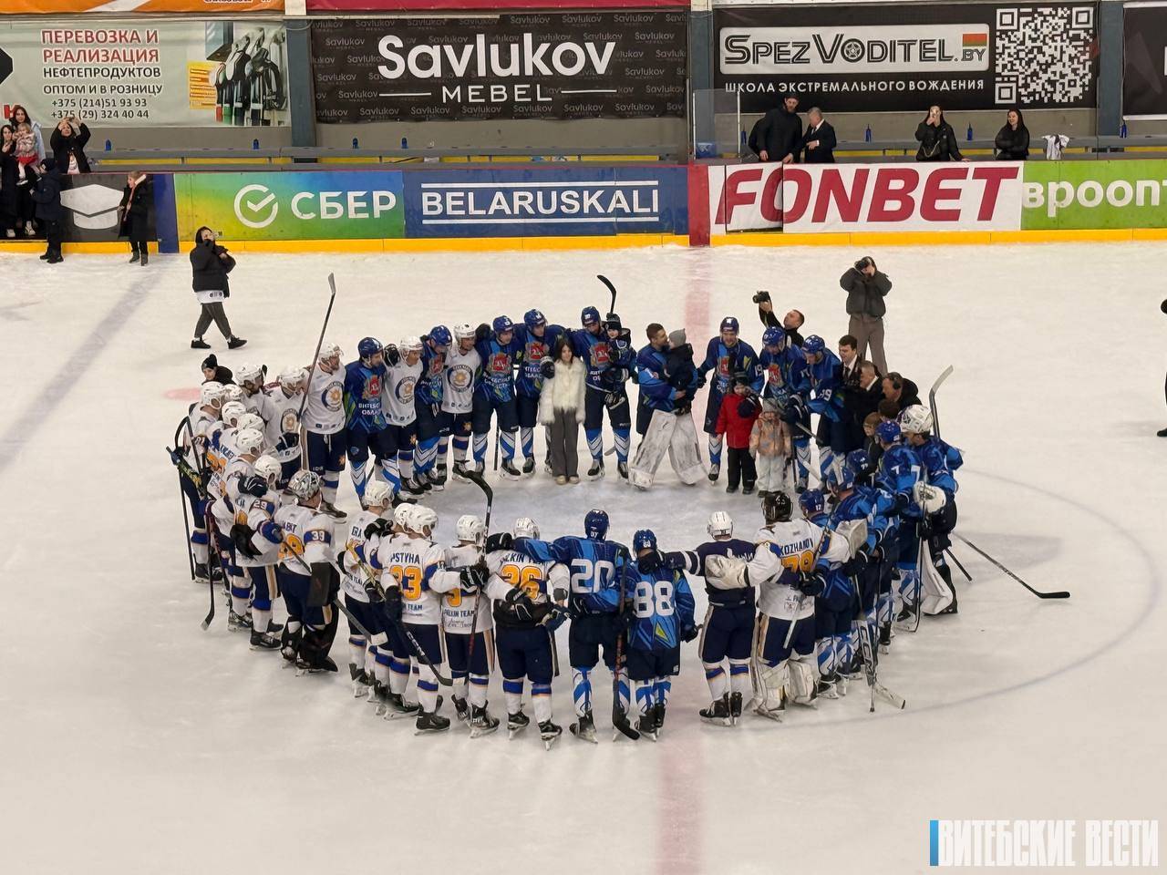 В Витебске состоялся благотворительный хоккейный матч!