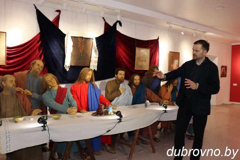 В Дубровенском историко-краеведческом музее начала работу выставка «Тайная вечеря»