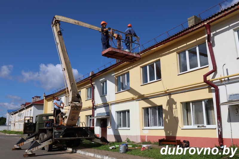 Дубровенские строители готовят дома к зиме