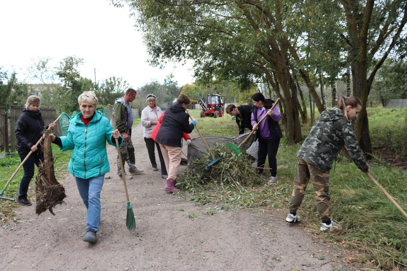 Самый массовый трудовой десант высадился на улице Молодежная Дубровно